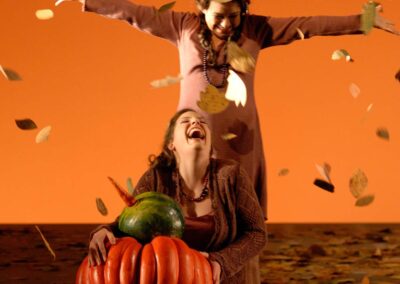 Eugen Onegin. D: Matthias Kaiser. Auf dem Foto: Gillian Crichton, Hélène Lindqvist. Theater Ulm 2008