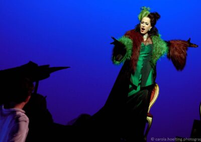 Die Liebe zu den drei Orangen. D: Igor Folwill. Auf dem Foto: Merav Barnea. Theater Ulm 2006