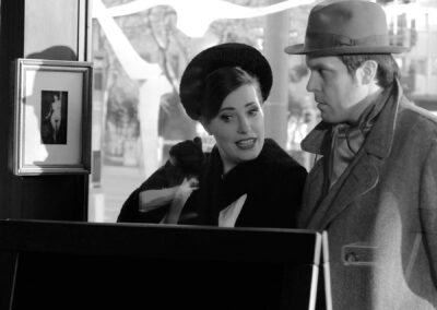 Gillian Crichton (opera singer), Alexander Schröder (opera singer). Mirror series. A tribute to Robert Doisneau. Obsessions - season program 2009/10. Theater Ulm 2009